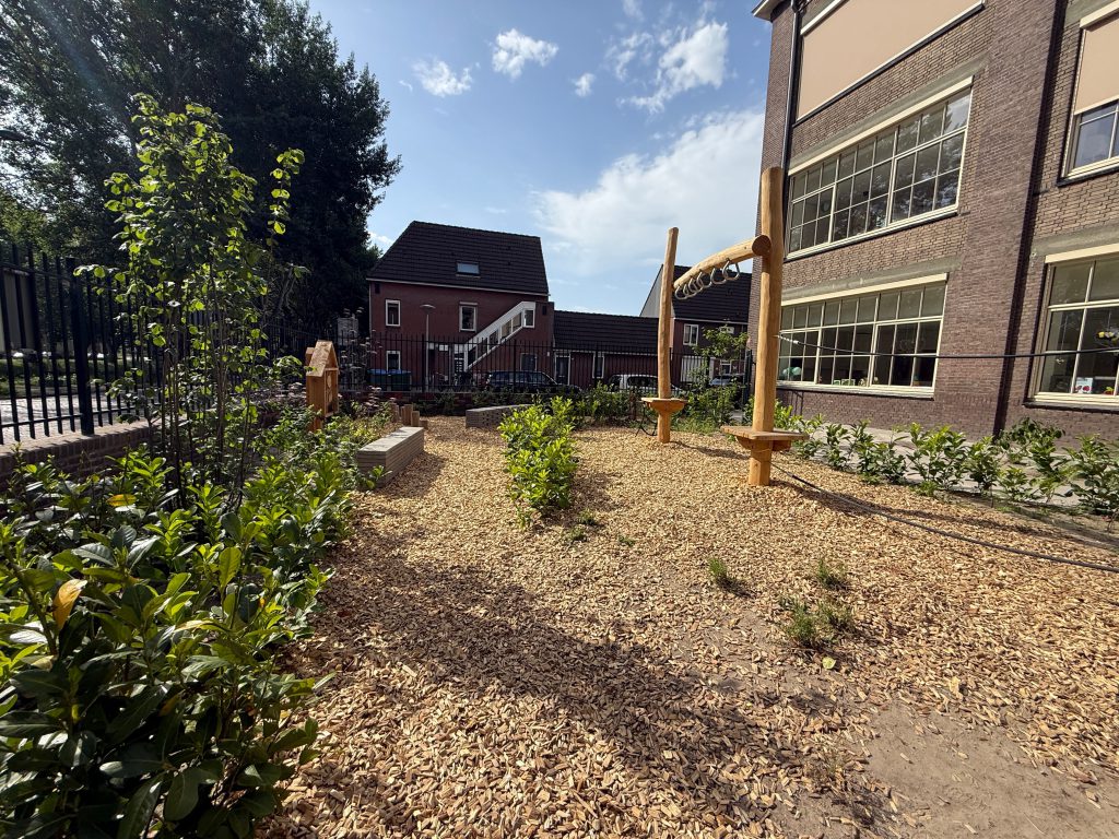 schoolplein-ontwerp-breda-bovenbouw-groen-speeltoestellen-de-weerijs